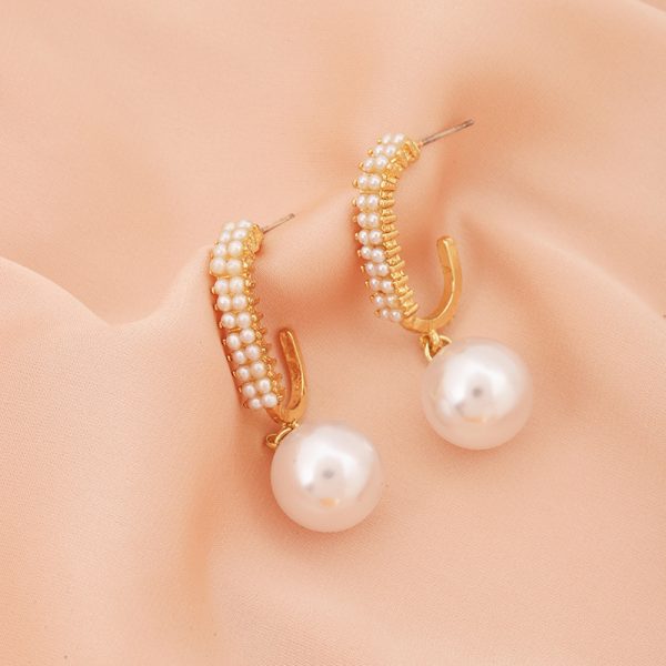 Women With A Light Luxury Design Earrings - Image 3